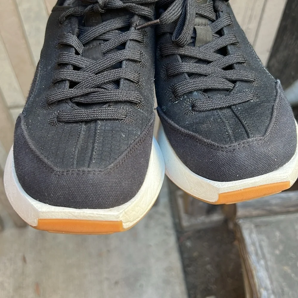 Allbirds Black‎ and White womens Sneakers Risers size 9